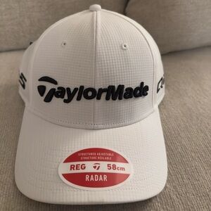 TaylorMade 26TourRadar Hat. White. Adjustable. Regular Size. 6 panel. Structure.